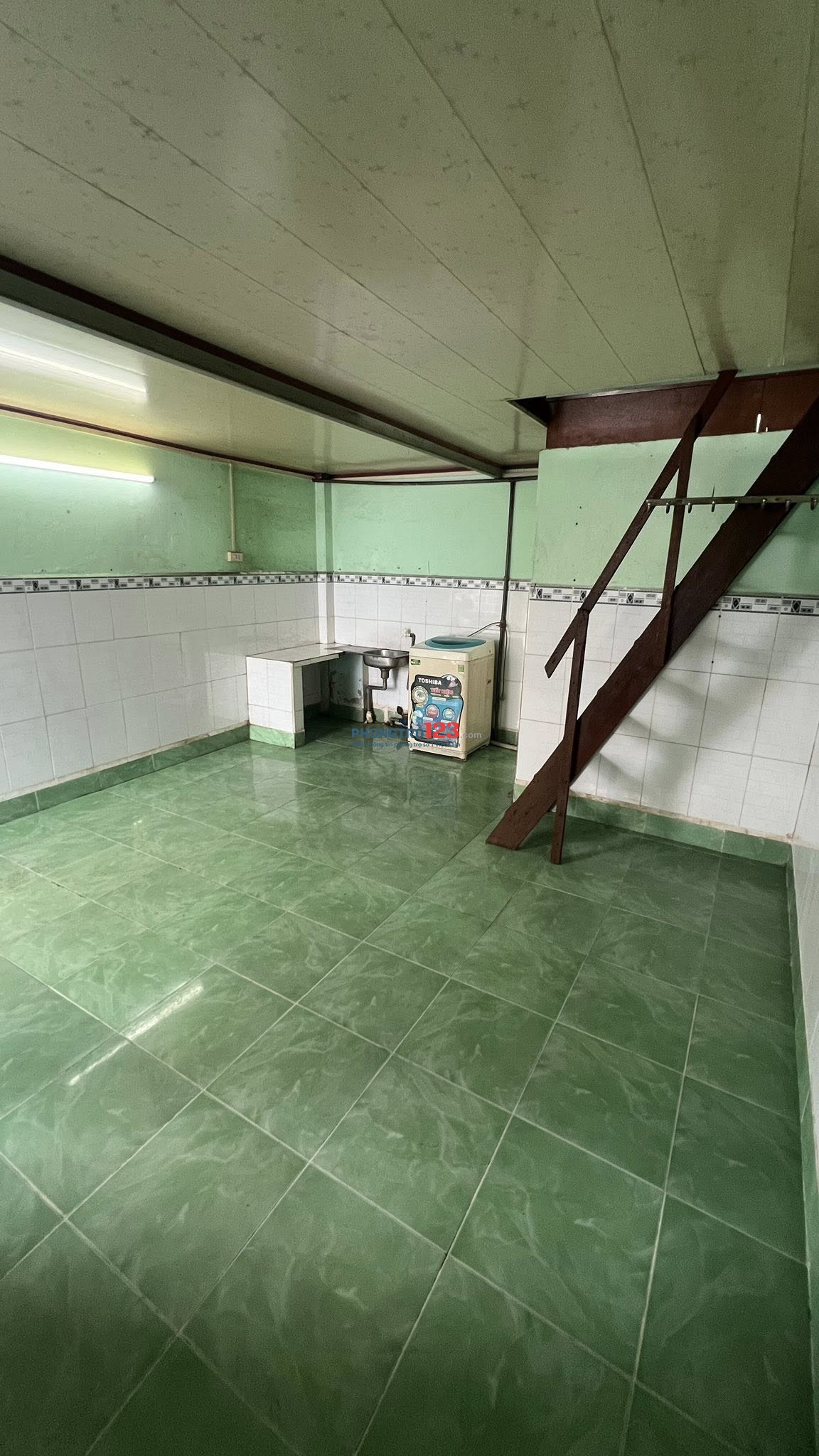 Cho thuê phòng 20m2 nguyên căn, phòng trống có 1 máy giặt, hẻm 566 Nguyễn Thái Sơn, p5, Gò Vấp
