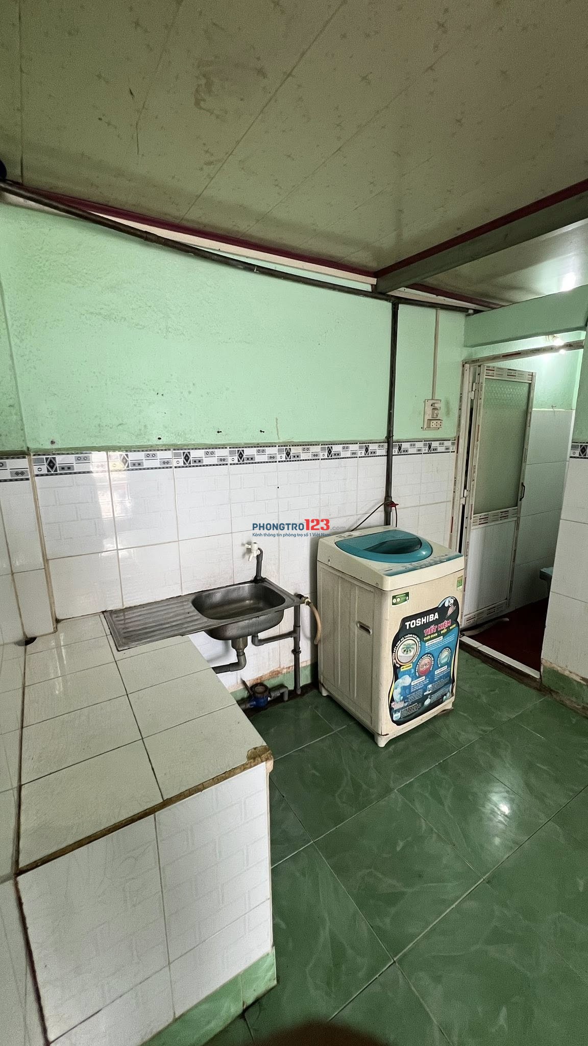 Cho thuê phòng 20m2 nguyên căn, phòng trống có 1 máy giặt, hẻm 566 Nguyễn Thái Sơn, p5, Gò Vấp