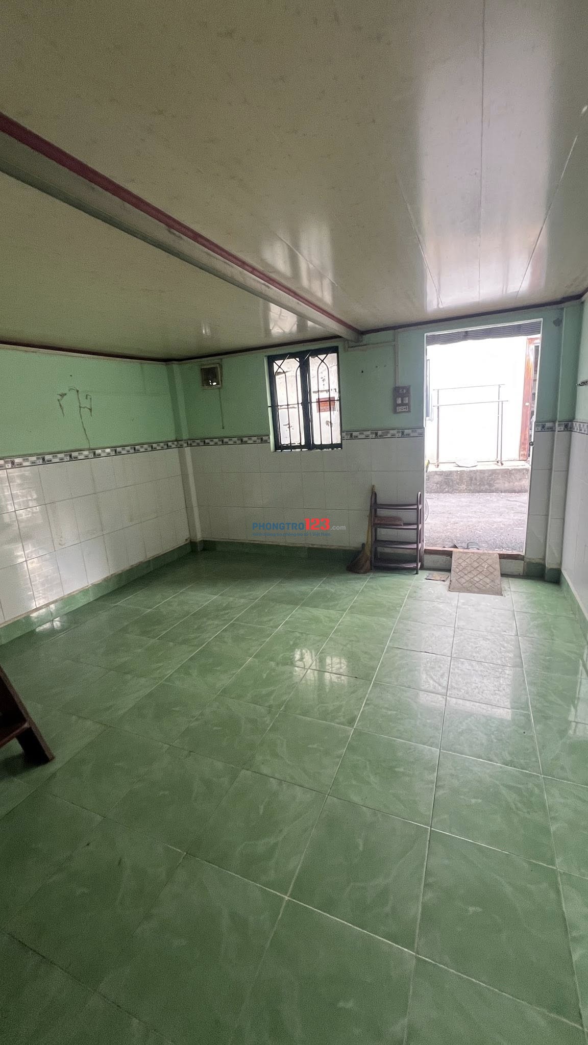 Cho thuê phòng 20m2 nguyên căn, phòng trống có 1 máy giặt, hẻm 566 Nguyễn Thái Sơn, p5, Gò Vấp