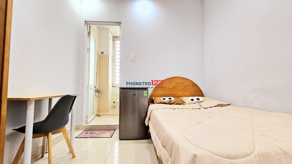 Giảm 50% tháng đầu tiên ! Sẵn 2 phòng full nội thất cam kết y như hình, ngay Hàng Xanh, kế Q1 !