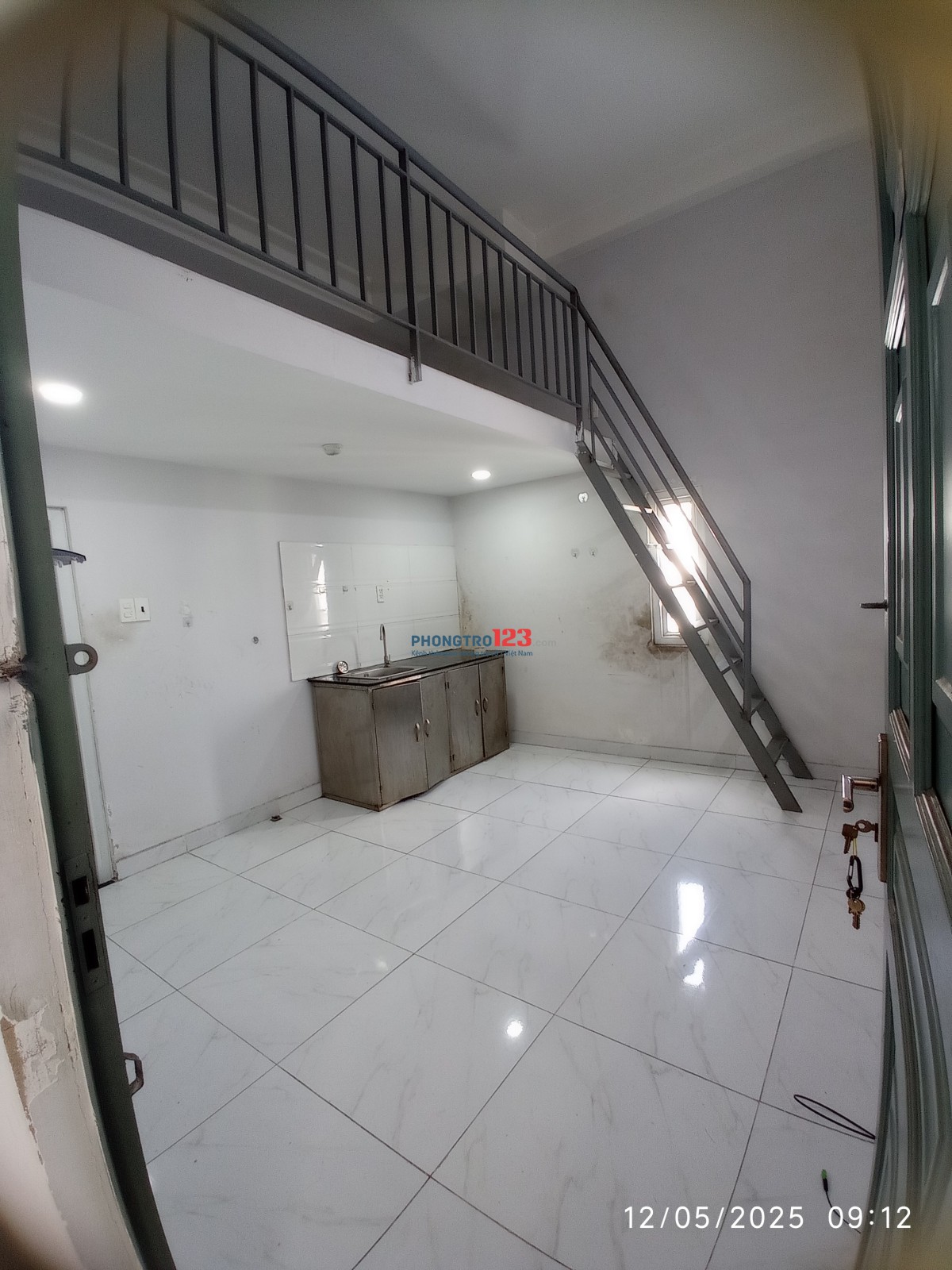 Cho thuê phòng có Gác Cửa sổ, diện tích 28m2 Bếp - Tự do - Thủ Đức