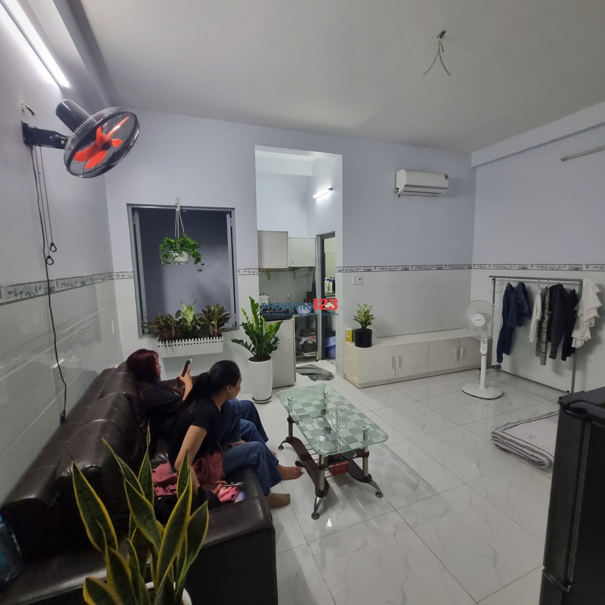 Cho thuê phòng trọ giá rẻ full nội thất ngay đường Huỳnh Văn Nghệ có cửa sổ thoáng mát