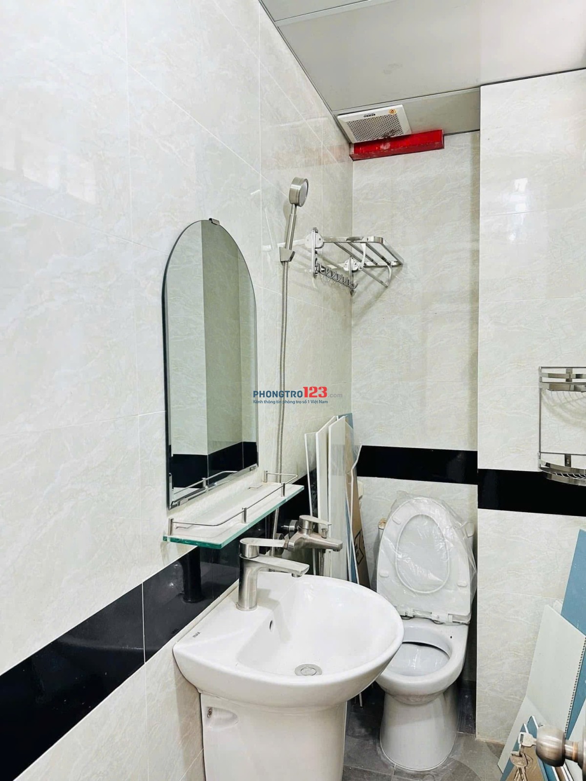 Cho thuê phòng trọ giá rẻ có gác có ban công riêng ngay đường Hà Thị Khiêm đối diện CVPM Quang Trung
