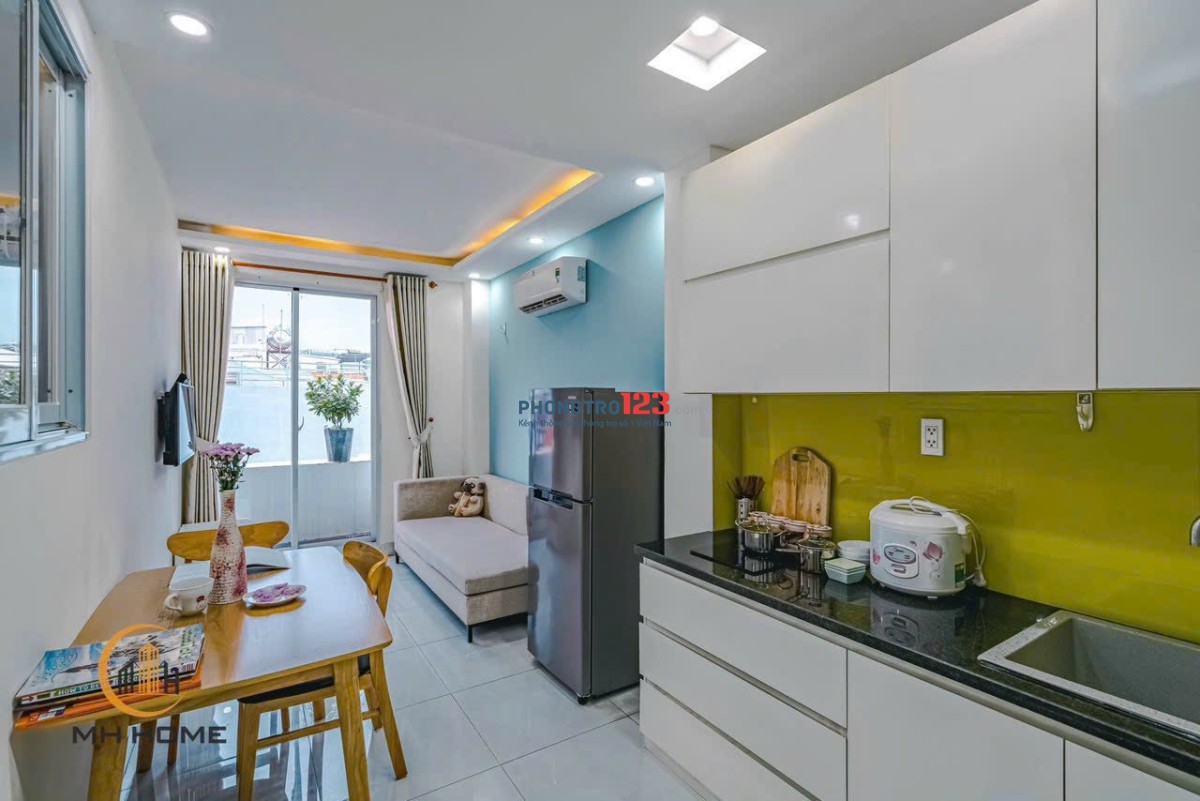 Cho thuê căn hộ dịch vụ với 1 phòng ngủ có ban công, full nội thất gần sân bay Tân Sơn Nhất
