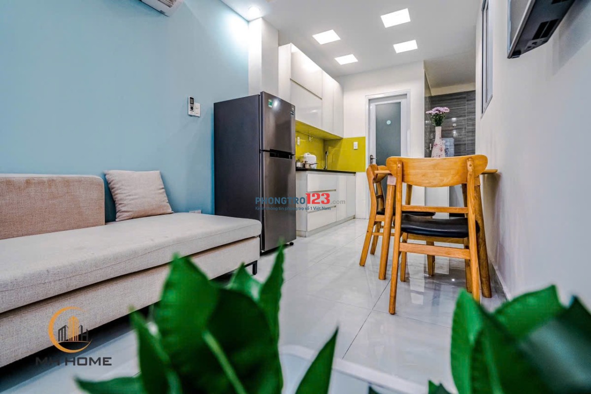 Cho thuê căn hộ dịch vụ với 1 phòng ngủ có ban công, full nội thất gần sân bay Tân Sơn Nhất