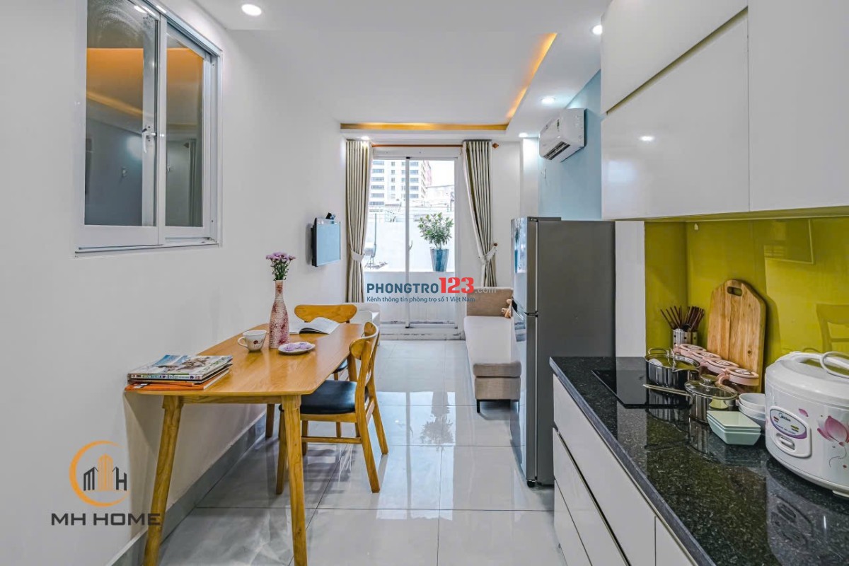 Cho thuê căn hộ dịch vụ với 1 phòng ngủ có ban công, full nội thất gần sân bay Tân Sơn Nhất