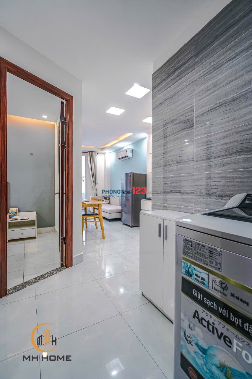 Cho thuê căn hộ dịch vụ với 1 phòng ngủ có ban công, full nội thất gần sân bay Tân Sơn Nhất