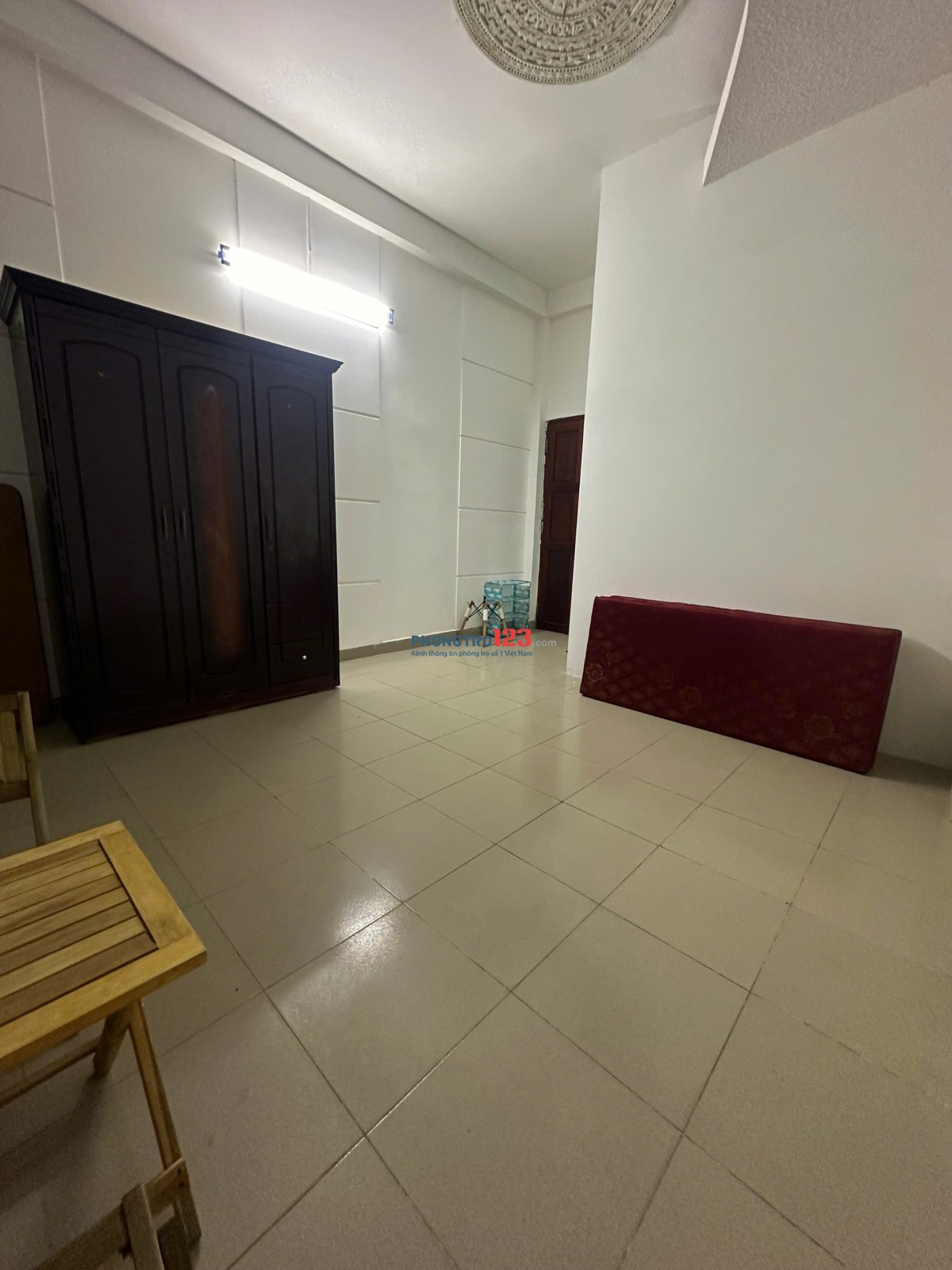 Phòng có ban công thoáng mát đường Phan Huy Ích giao với Trường Chinh