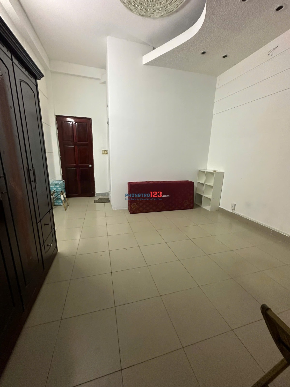 Phòng có ban công thoáng mát đường Phan Huy Ích giao với Trường Chinh