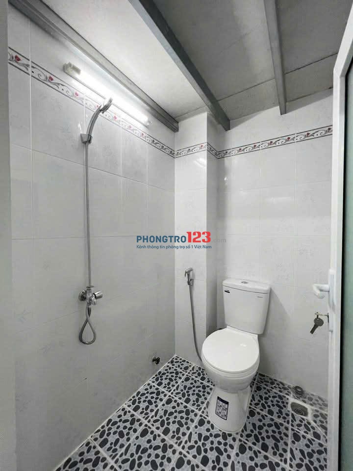 Phòng trọ có Gác ngay Tân Sơn Nhì, Tân Phú - ở được 4 -5 người