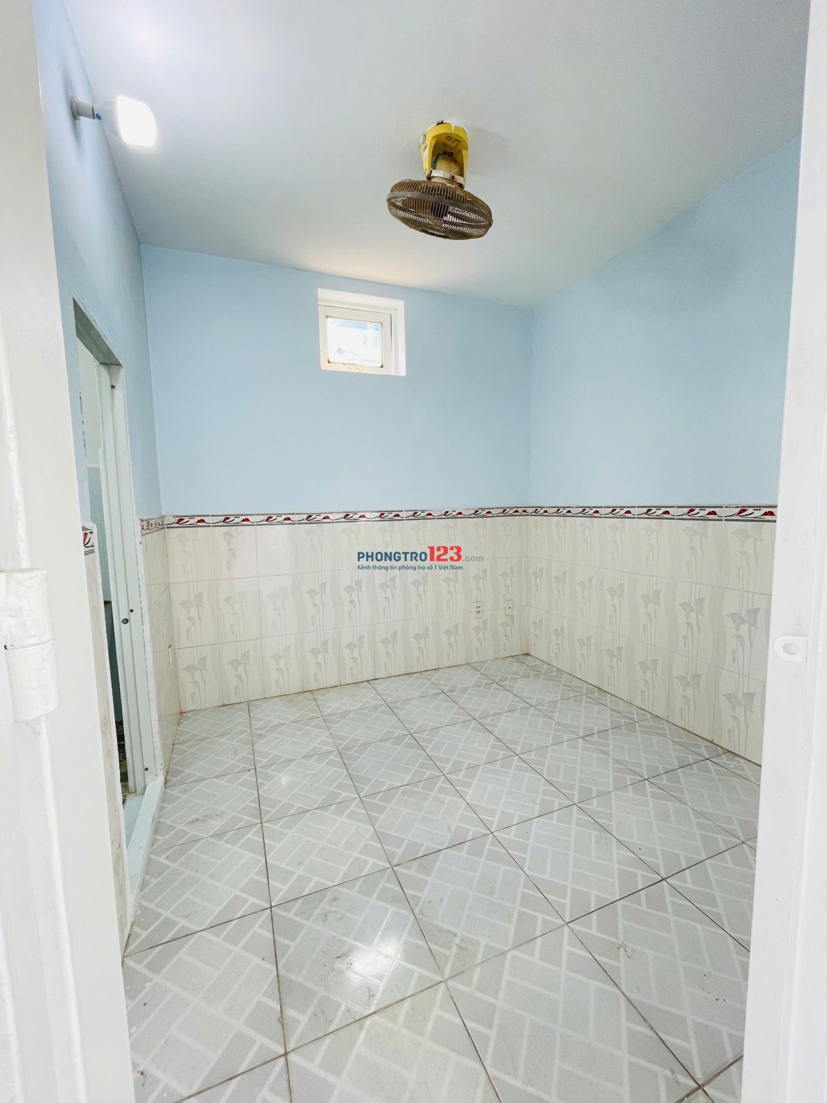 PHÒNG TRỌ SỬ DỤNG NGUYÊN LẦU RỘNG TỚI 25M2 GIÁ CHỈ 3TR NGAY CHỢ KHUÔNG VIỆT