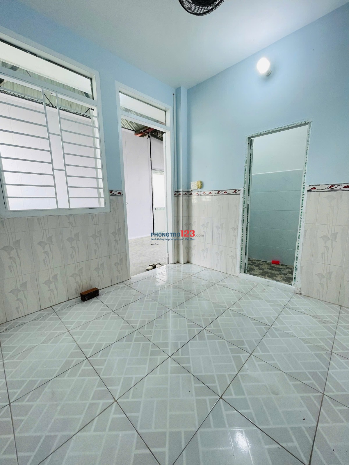 PHÒNG TRỌ SỬ DỤNG NGUYÊN LẦU RỘNG TỚI 25M2 GIÁ CHỈ 3TR NGAY CHỢ KHUÔNG VIỆT