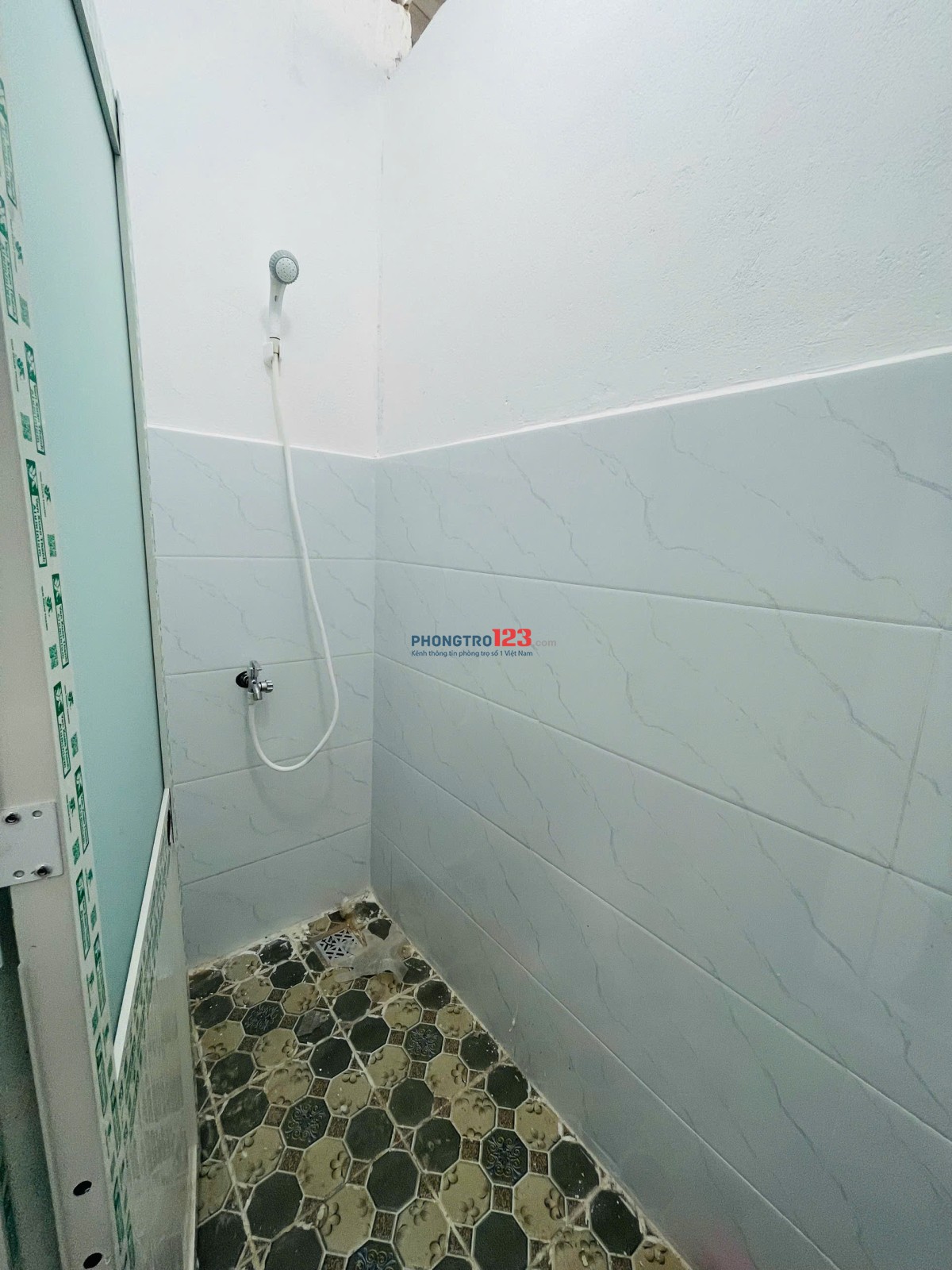PHÒNG TRỌ SỬ DỤNG NGUYÊN LẦU RỘNG TỚI 25M2 GIÁ CHỈ 3TR NGAY CHỢ KHUÔNG VIỆT