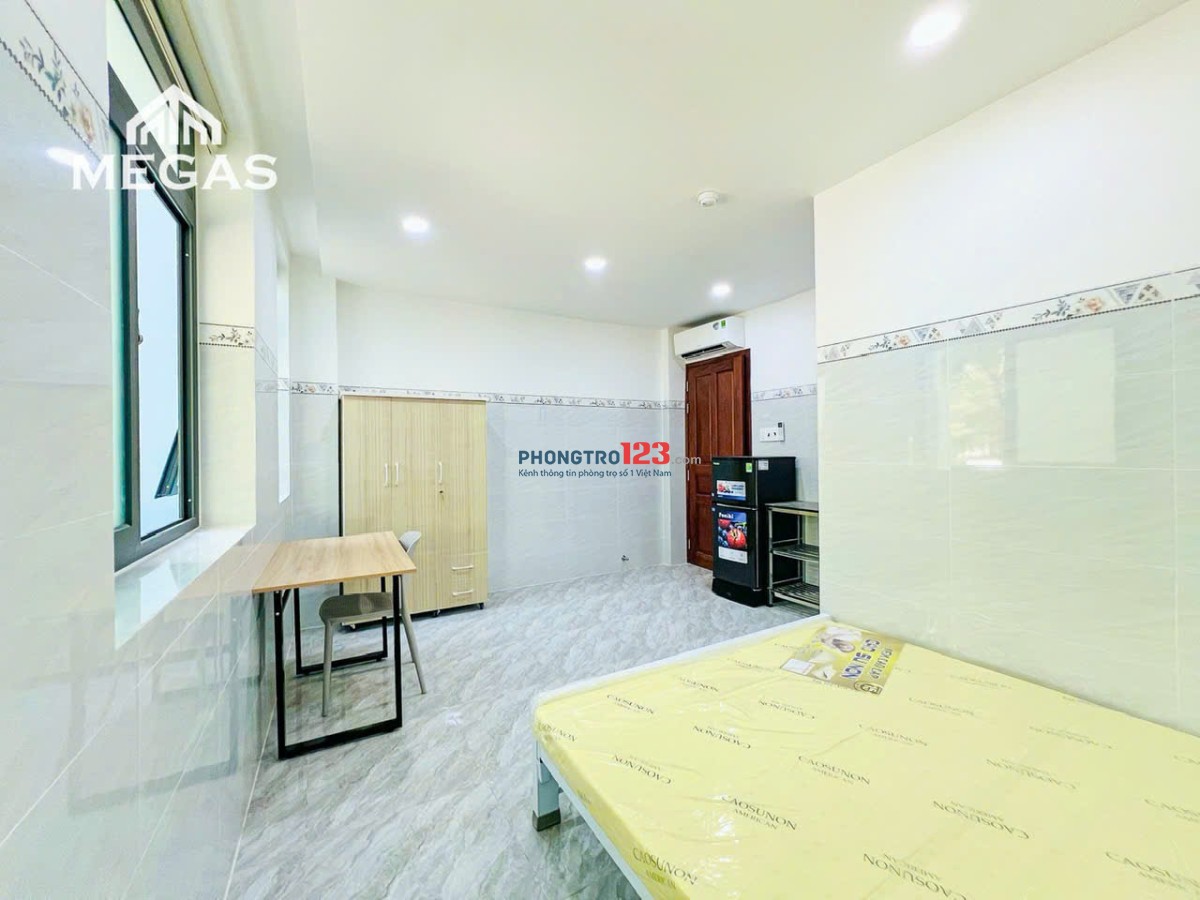 PHÒNG BAN CÔNG CẠNH ĐH RMIT, LOTTE MART - FULL NỘI THẤT TRỐNG SẴN