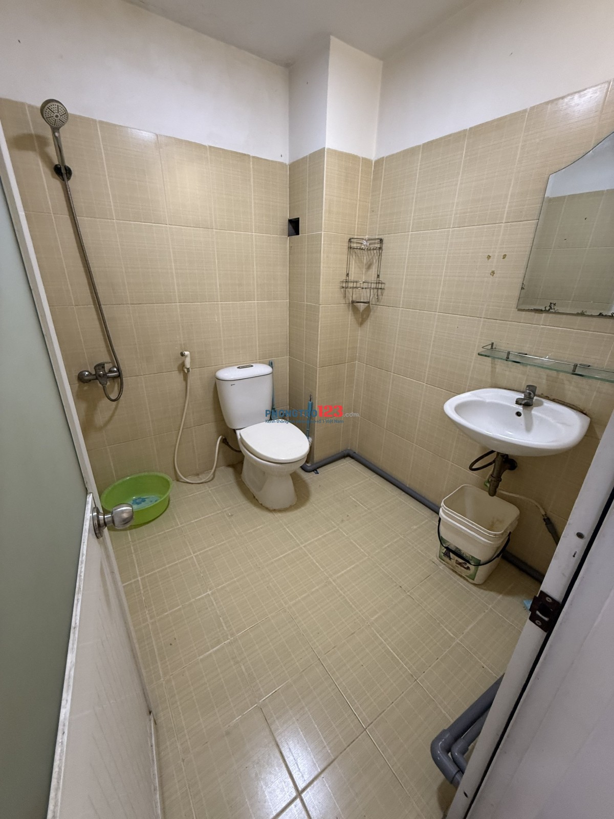 Phòng 25m2, cuối Thạch Lam dọn vào ở ngay