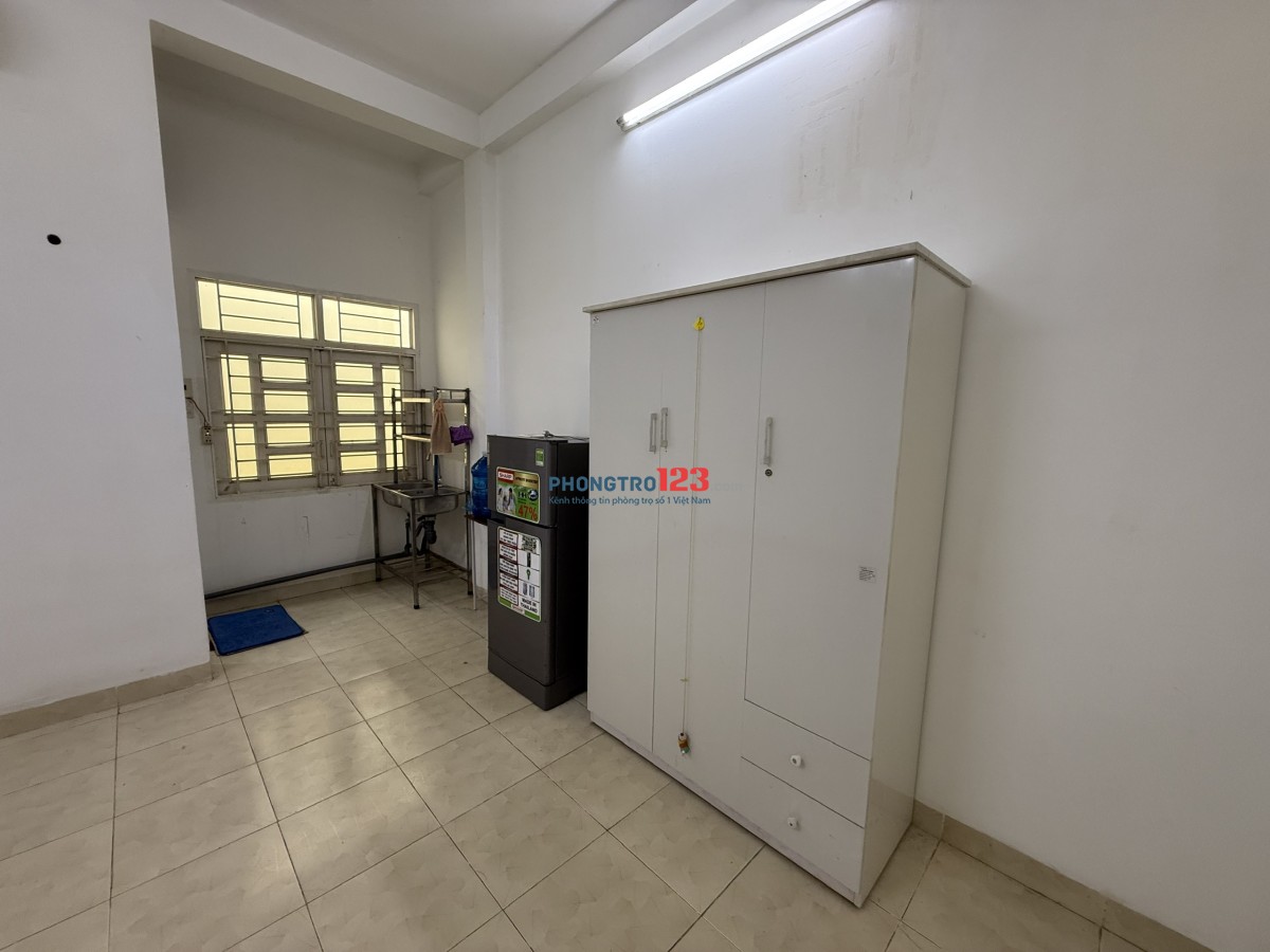 Phòng 25m2, cuối Thạch Lam dọn vào ở ngay