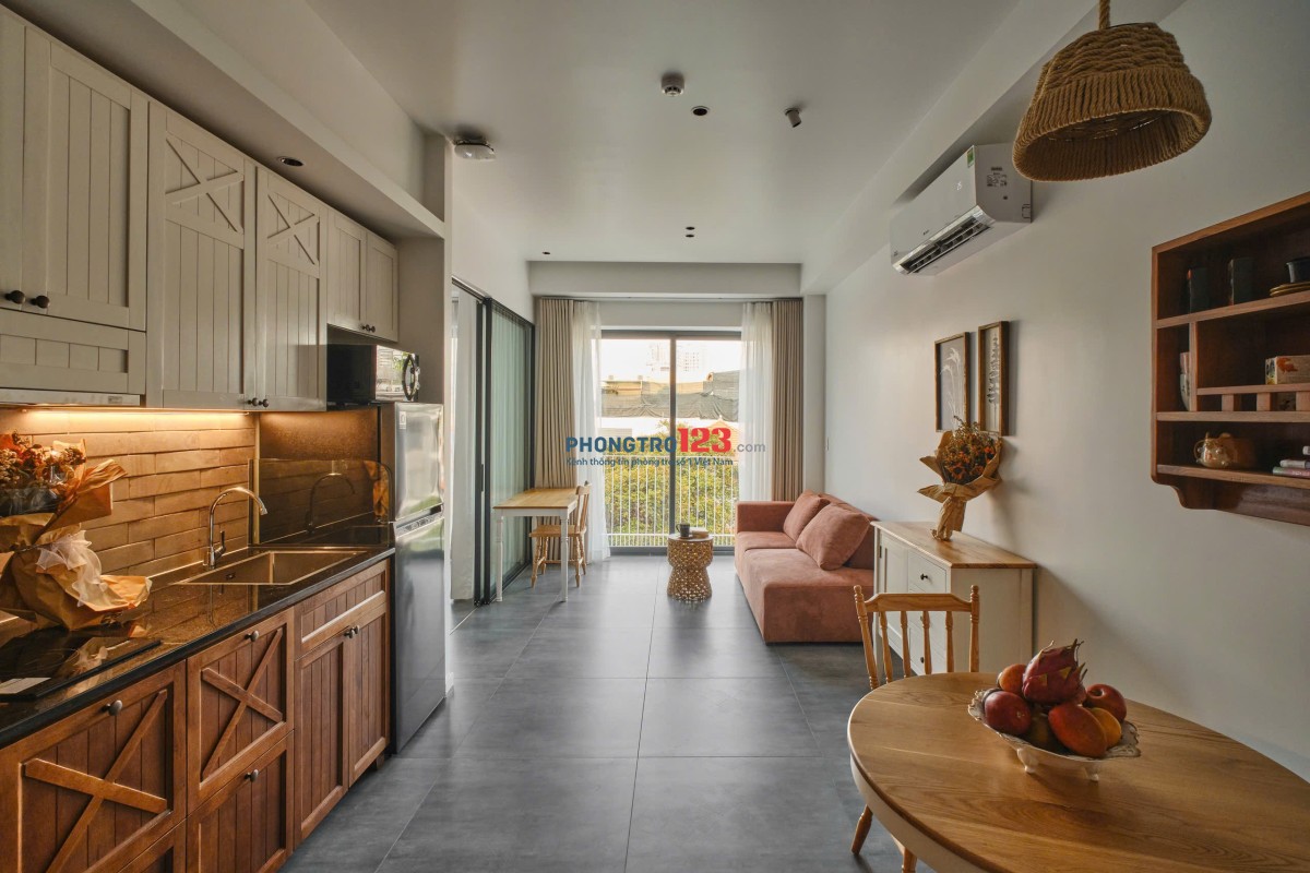 Cho thuê căn hộ cao cấp, 1PN 75m2. Balcony lớn. Thang máy. Oto tận nhà