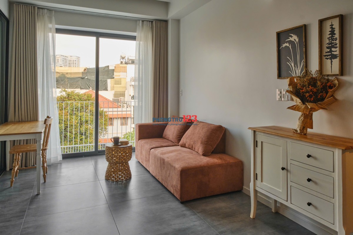 Cho thuê căn hộ cao cấp, 1PN 75m2. Balcony lớn. Thang máy. Oto tận nhà