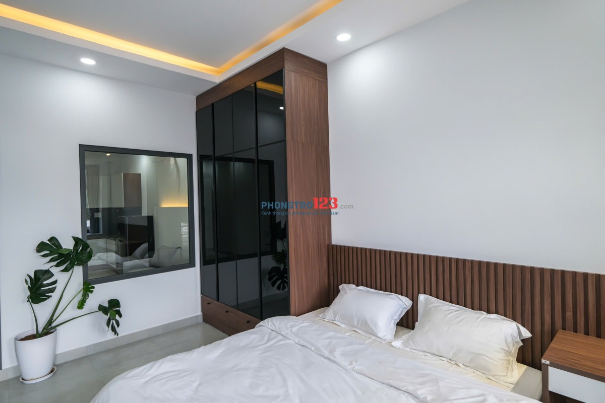 Cho thuê căn hộ cao cấp quận 1, 1PN 65m2. Ban công view Công viên Lê Văn Tám. Gần Hồ Con Rùa