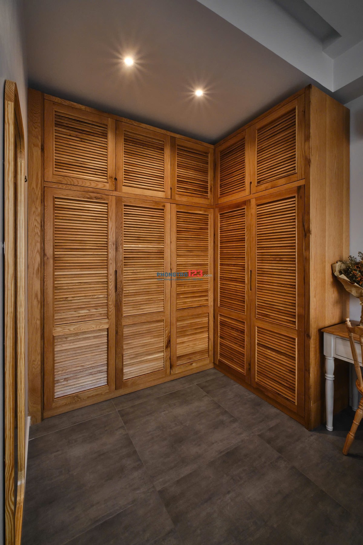 Cho thuê căn hộ cao cấp, 1PN 75m2. Balcony lớn. Thang máy. Oto tận nhà