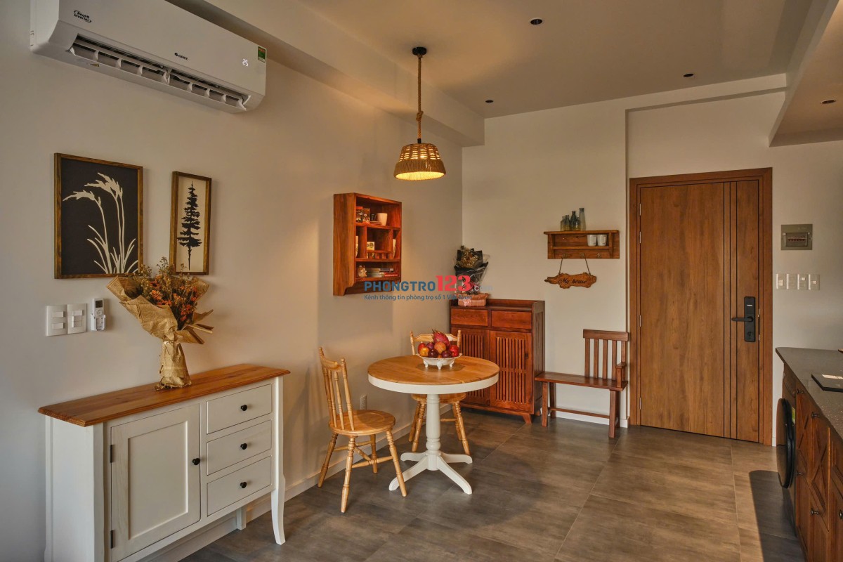 Cho thuê căn hộ cao cấp, 1PN 75m2. Balcony lớn. Thang máy. Oto tận nhà