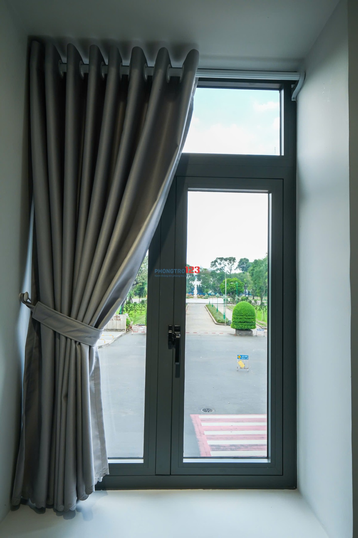 Cho thuê căn hộ cao cấp quận 1, 1PN 65m2. Ban công view Công viên Lê Văn Tám. Gần Hồ Con Rùa