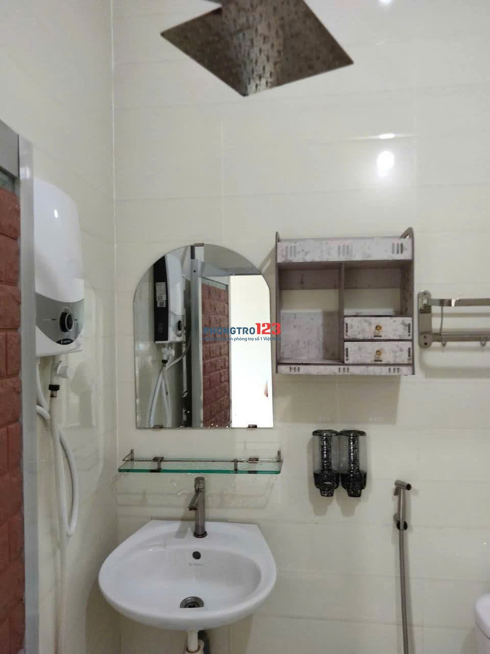 Cho thuê phòng có 1 trệt 1 lầu, có sẵn nội thất tại TP Bến Tre