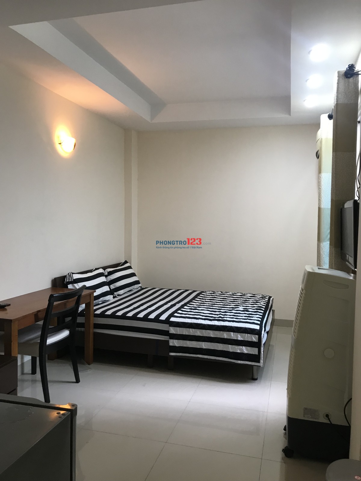 Phòng cao cấp, đầy đủ tiện nghi. Gần Đài truyền hình và trường Khoa Học Xã Hội & Nhân Văn 100 mét.
