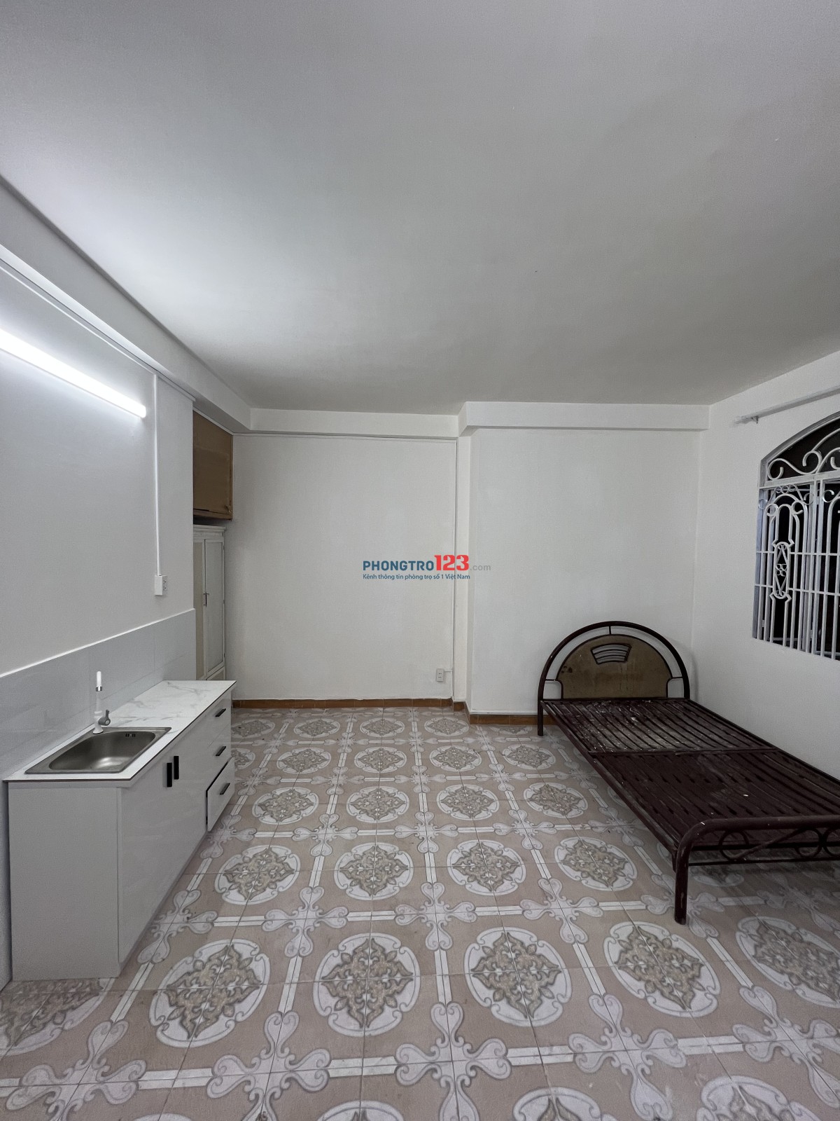 Phòng trọ 28m2 mặt tiền Hoàng Văn Thụ