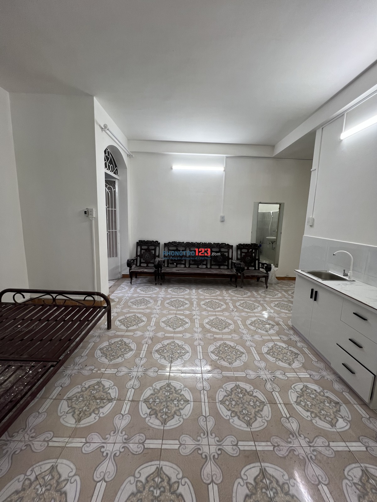 Phòng trọ 28m2 mặt tiền Hoàng Văn Thụ