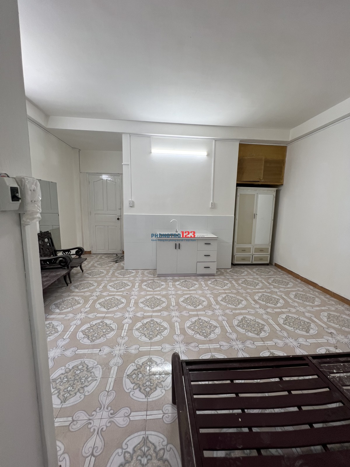 Phòng trọ 28m2 mặt tiền Hoàng Văn Thụ