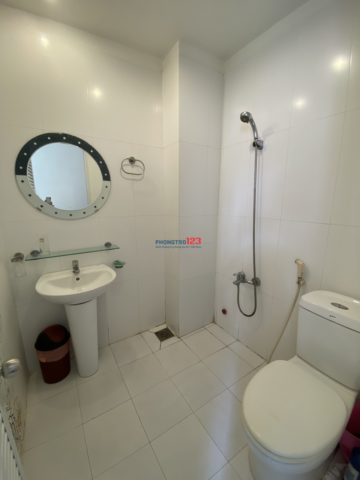 Phòng cao cấp, đầy đủ tiện nghi. Gần Đài truyền hình và trường Khoa Học Xã Hội & Nhân Văn 100 mét.
