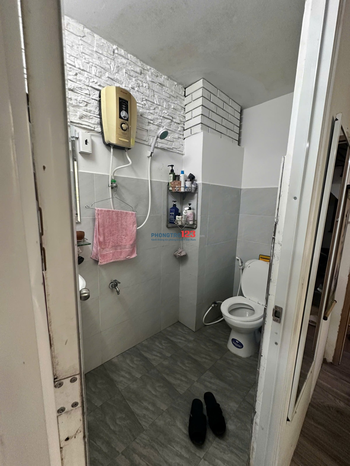 PHÒNG TRỆT FULL ĐỒ – CỬA SỔ LỚN, ĐỂ XE TRONG NHÀ – TRẦN KHÁNH DƯ, Q1 – GẦN CHỢ & NHÀ THỜ TÂN ĐỊNH