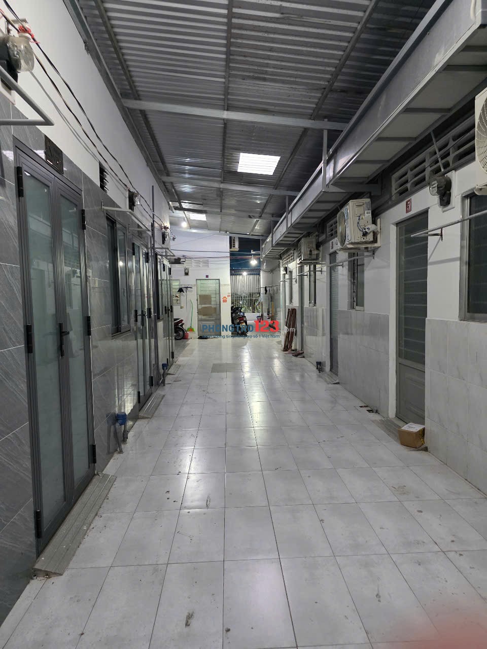 Phòng trệt không gác có sẵn nội thất tiện nghi tại P. Phú Tân, TPBT