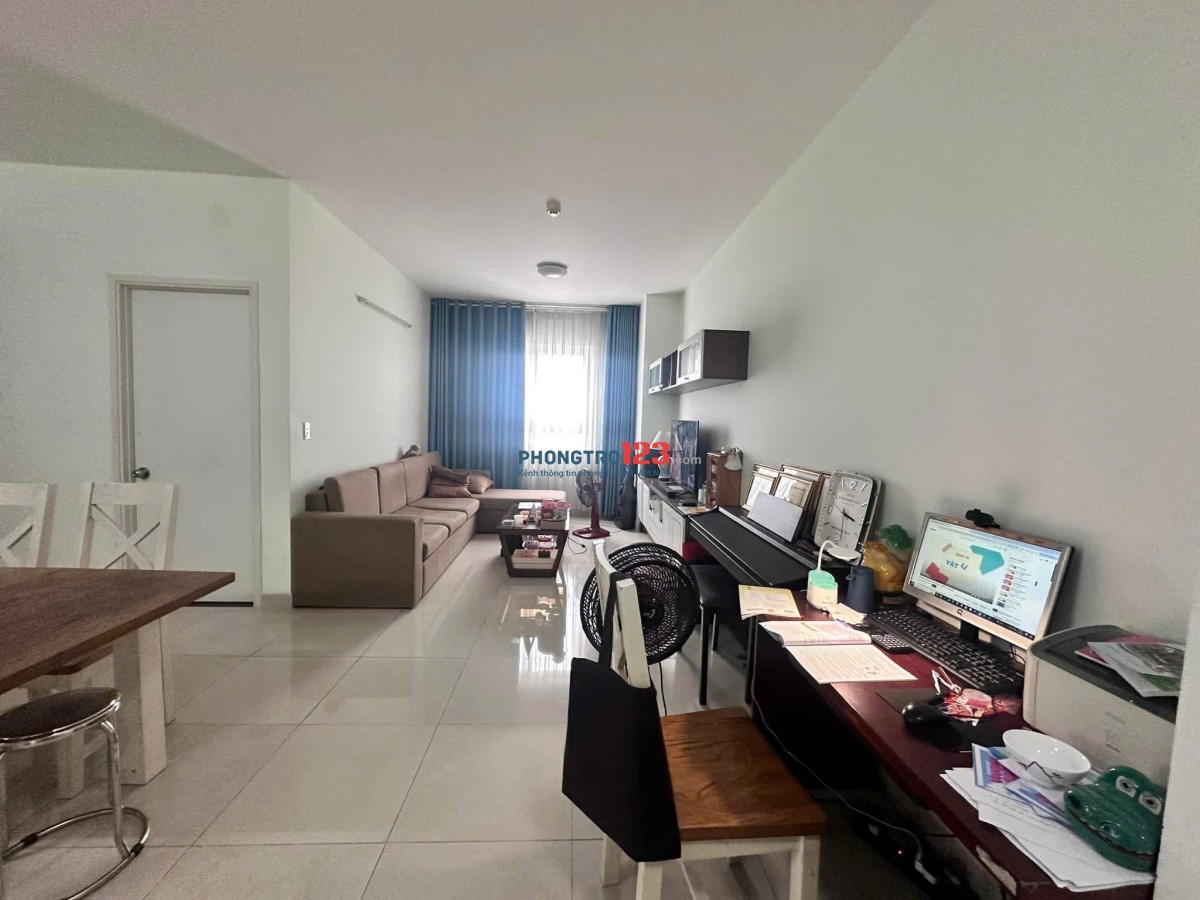 Chung cư Oriental Plaza, Âu Cơ, Tân Phú: 15tr/th, 113m2, 3pn, 3wc có nội thất.