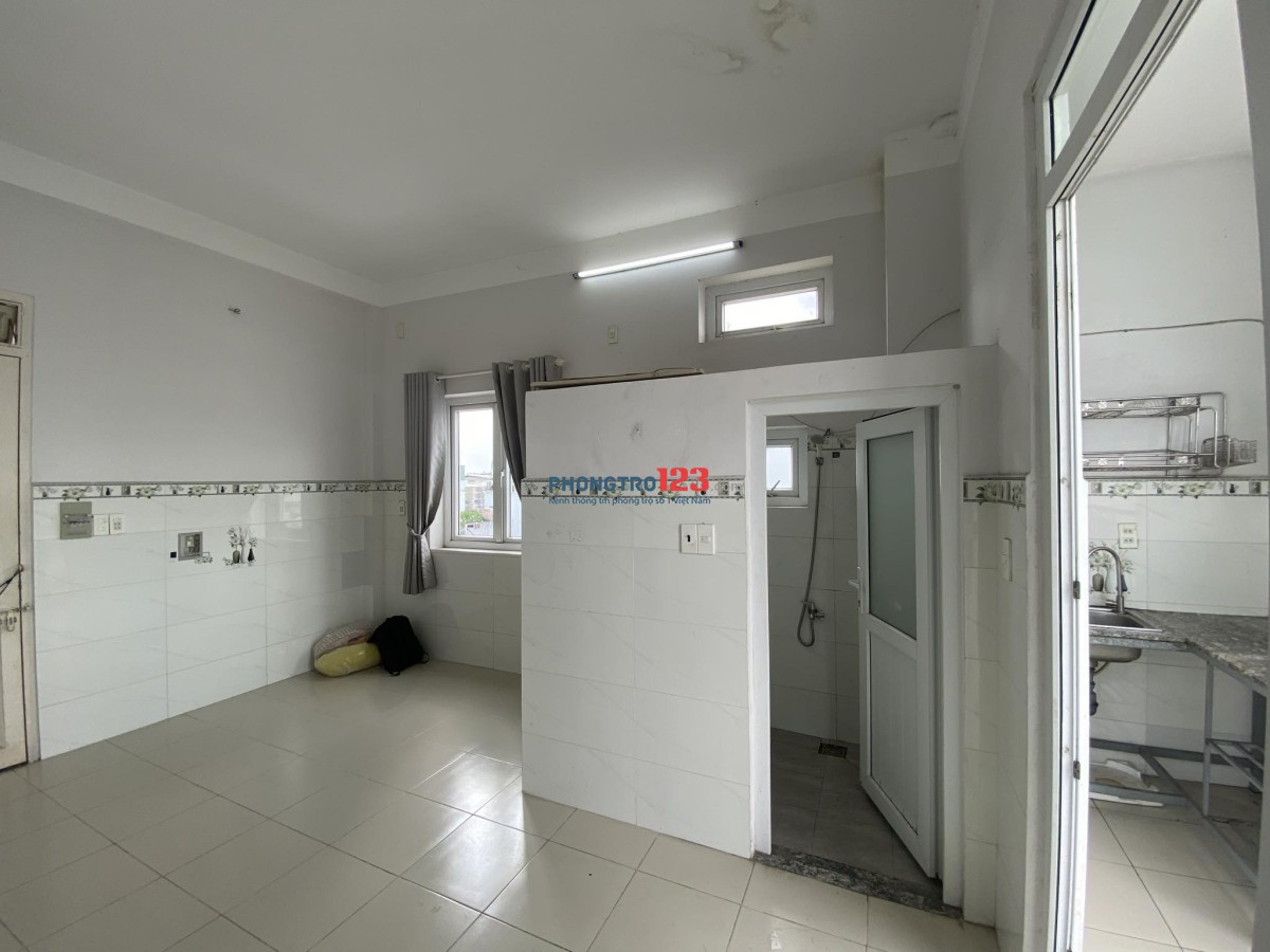Phòng trọ ban công cửa sổ lớn giá 3tr7