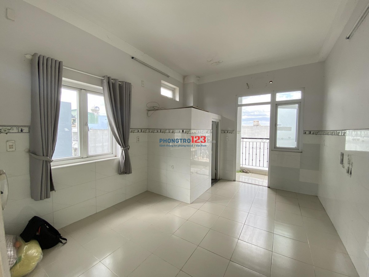 Phòng trọ ban công cửa sổ lớn giá 3tr7