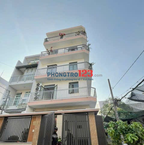 PHÒNG XINH CÓ BAN CÔNG RỘNG RÃI THOÁNG MÁT NGAY SÂN BAY TSN