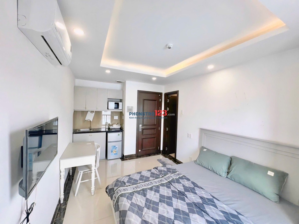PHÒNG FULL NỘI THẤT BAN CÔNG GẦN TRUNG TÂM