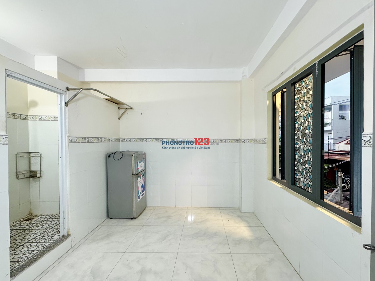Phòng Trọ Giá Rẻ _ Sẳn máy lạnh, thang máy _ Ngay Đại Học Công Thương _ AEON Tân Phú