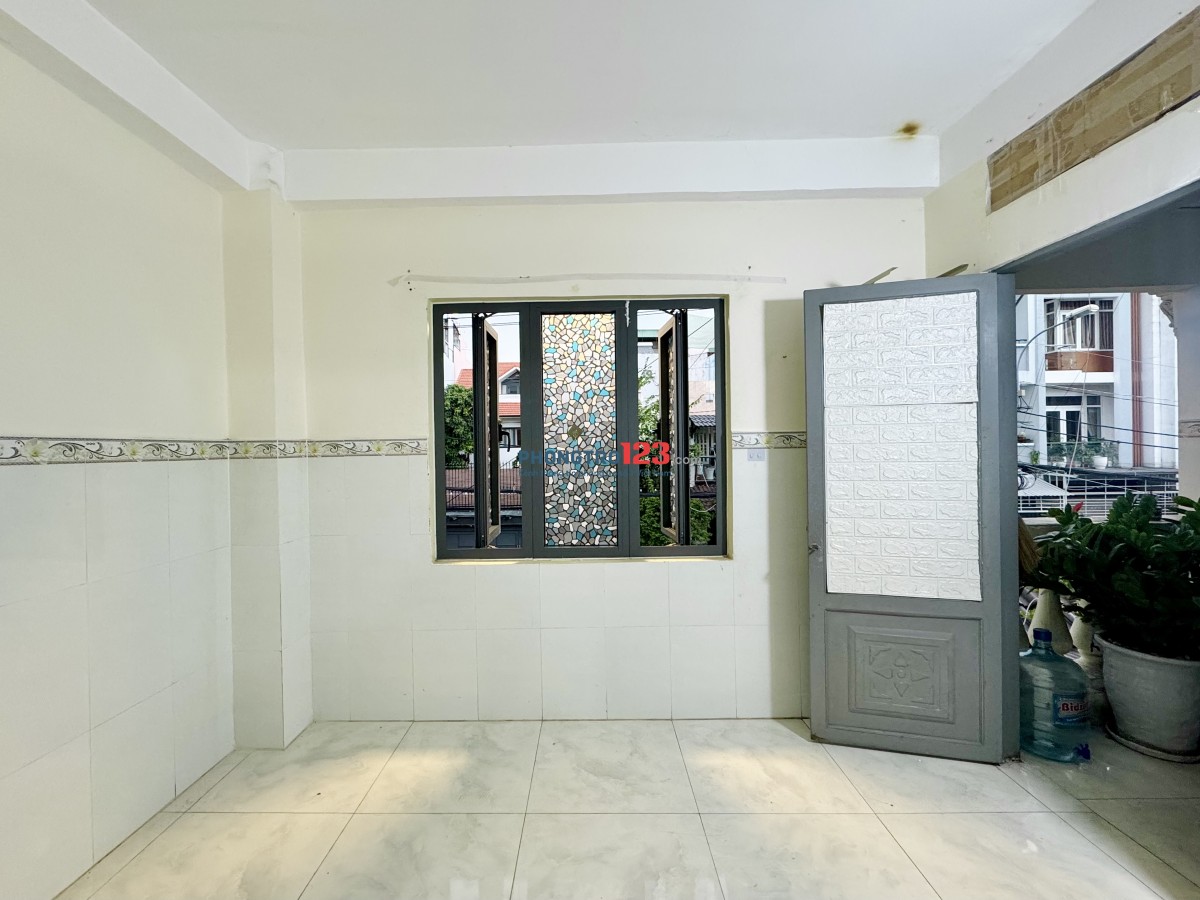 Phòng Trọ Giá Rẻ _ Sẳn máy lạnh, thang máy _ Ngay Đại Học Công Thương _ AEON Tân Phú