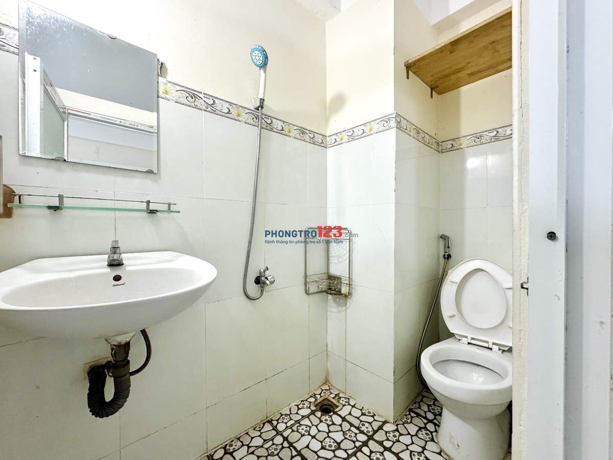 Phòng Trọ Giá Rẻ _ Sẳn máy lạnh, thang máy _ Ngay Đại Học Công Thương _ AEON Tân Phú