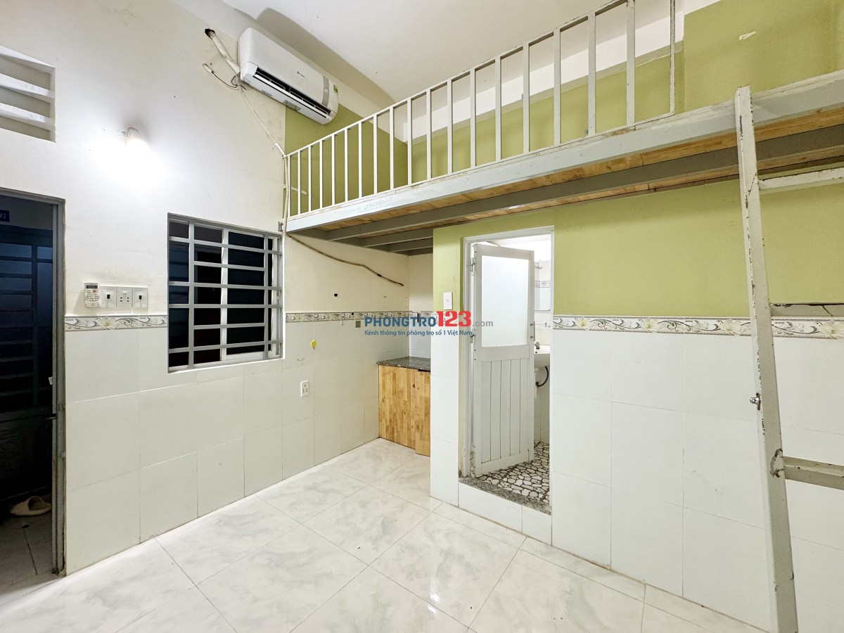 Phòng Trọ Giá Rẻ _ Sẳn máy lạnh, thang máy _ Ngay Đại Học Công Thương _ AEON Tân Phú