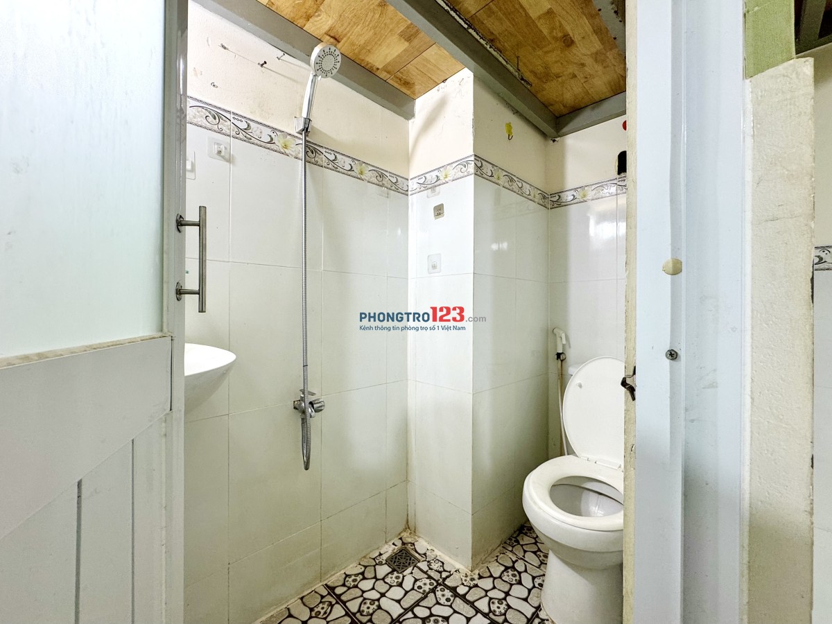 Phòng Trọ Giá Rẻ _ Sẳn máy lạnh, thang máy _ Ngay Đại Học Công Thương _ AEON Tân Phú
