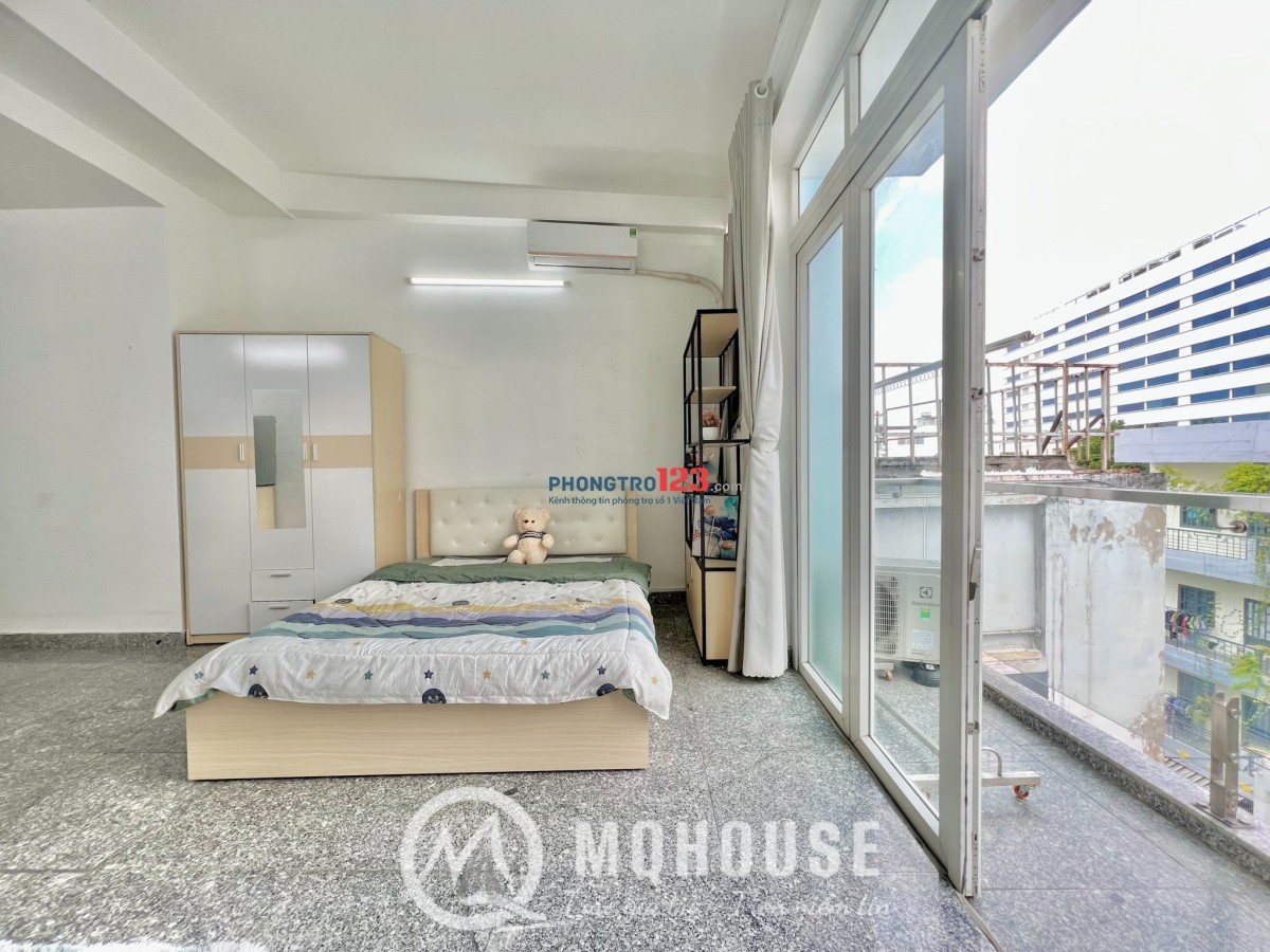 Chung Cư Mini - Cửa Sổ/Ban Công - Thang máy - E.town Cộng Hòa