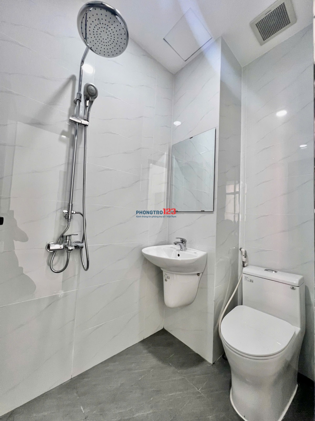 NGAY CHỢ LÝ PHỤC MAN PHÒNG BAN CÔNG FULL NỘI THẤT, THANG MÁY