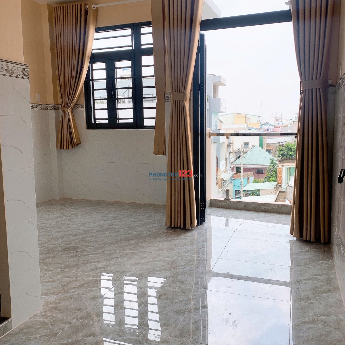 PHÒNG Ban Công, Máy Lạnh, Thang Máy, Khóa Vân Tay, Camera an ninh. Giờ giấc tự do không chung chủ