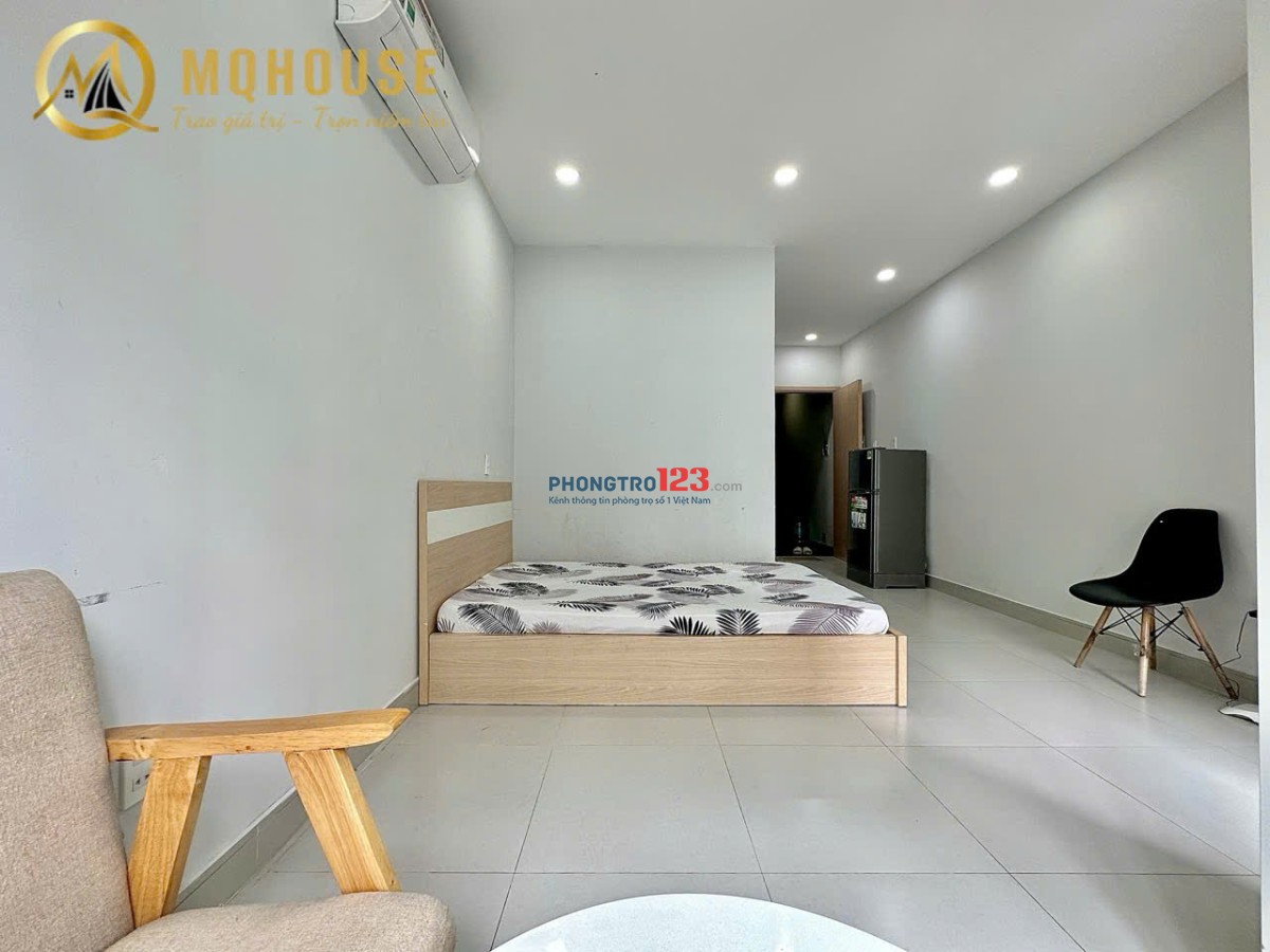 CĂN HỘ STUDIO BAN CÔNG - NHÀ MỚI - FULL NỘI THẤT - NGAY CHỢ HOÀNG HOA THÁM