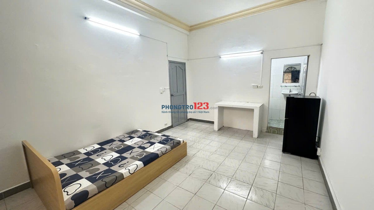 Phòng đẹp giá tốt - 21/1 đường Trường Sơn, P4, Q. Tân Bình (Có máy lạnh, gần sân bay, khoá vân tay)