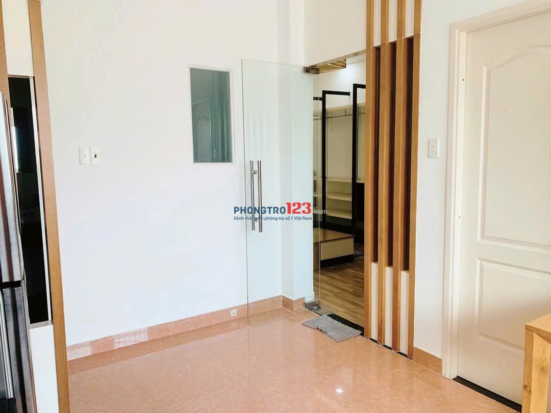 Căn hộ chung 10A Trần Nhật Duật, Quận 1 - 70m2, 2p ngủ, NT, 12tr/th